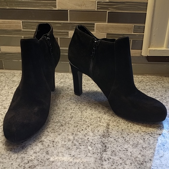 Tahari Suzi suede black heel booties high heels stilettos 8 - Picture 1 of 7